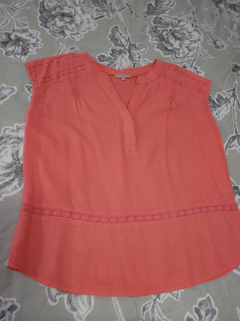 Saint Tropez Pale Coral Short Sleeve Linen Blend Pull Over V-Neck Top Small EUC
